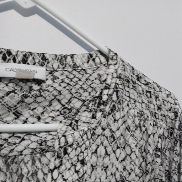 Calvin Klein Women's Animal Snakeskin Print Long Sleeve Blouse Size XL - Picture 2 of 9